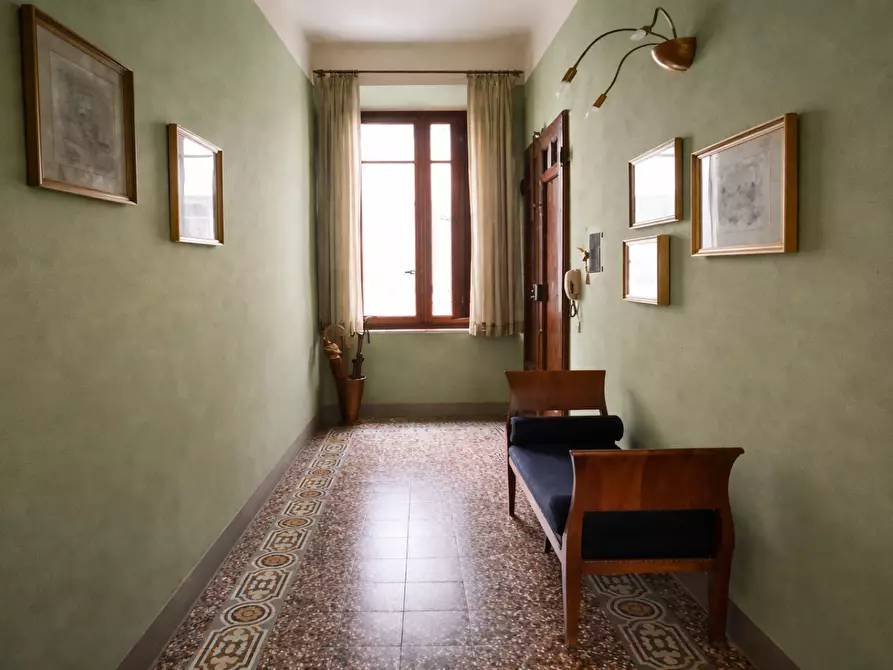 Immagine 4 di Appartamento in vendita  a Lucca