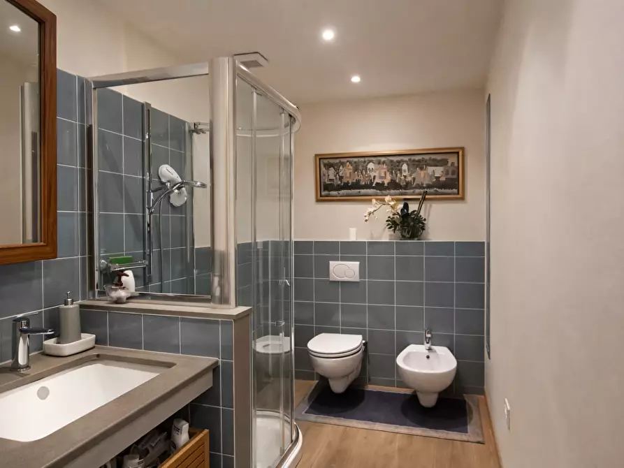 Immagine 7 di Appartamento in vendita  a Lucca