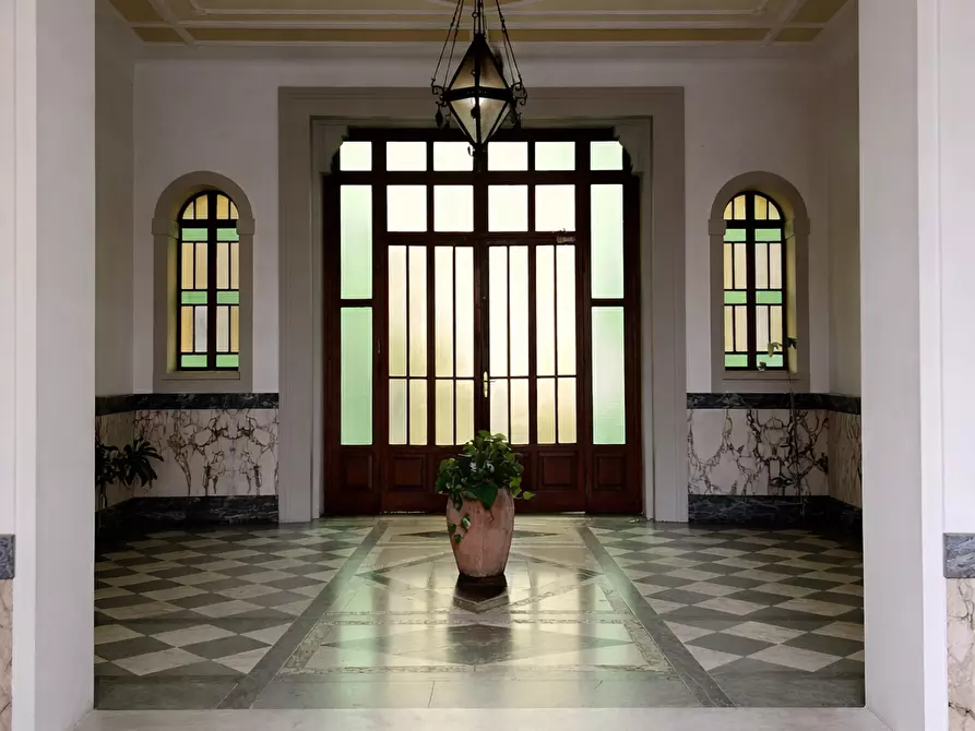 Immagine 15 di Appartamento in vendita  a Lucca