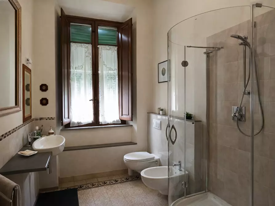 Immagine 11 di Appartamento in vendita  a Lucca