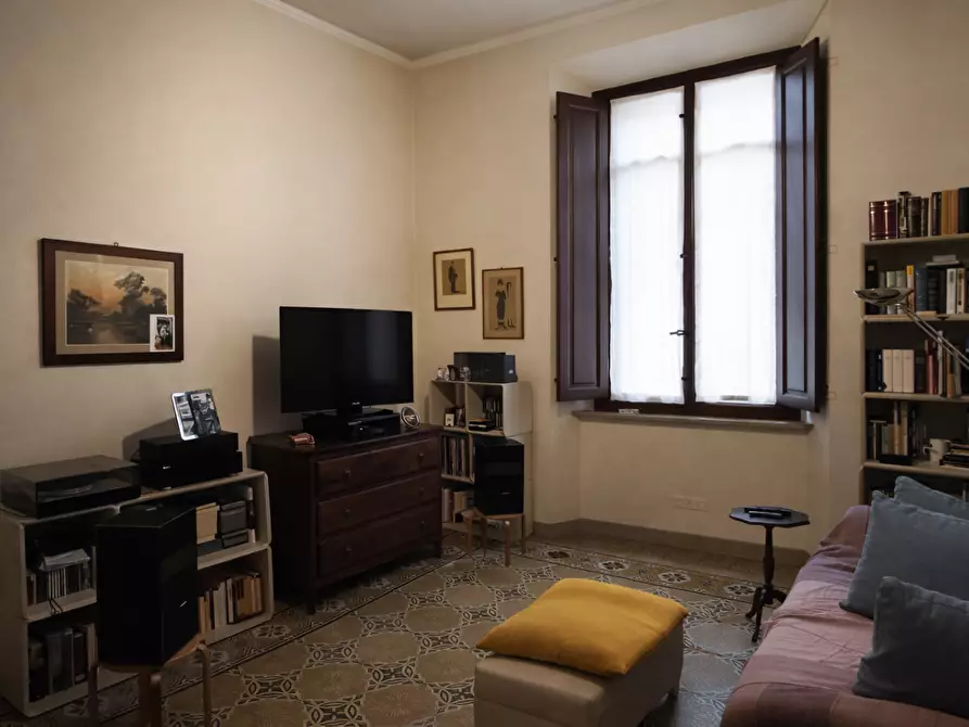 Immagine 5 di Appartamento in vendita  a Lucca