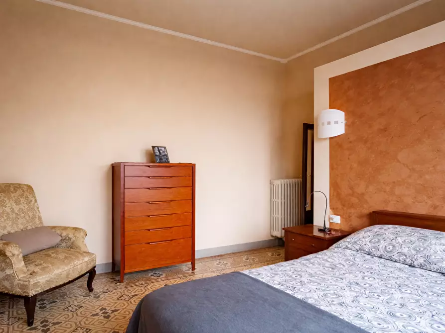 Immagine 13 di Appartamento in vendita  a Lucca