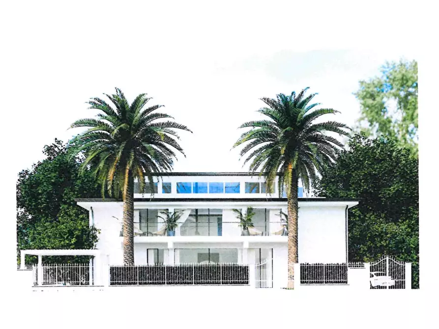 Immagine 2 di Villa in vendita  a Forte Dei Marmi