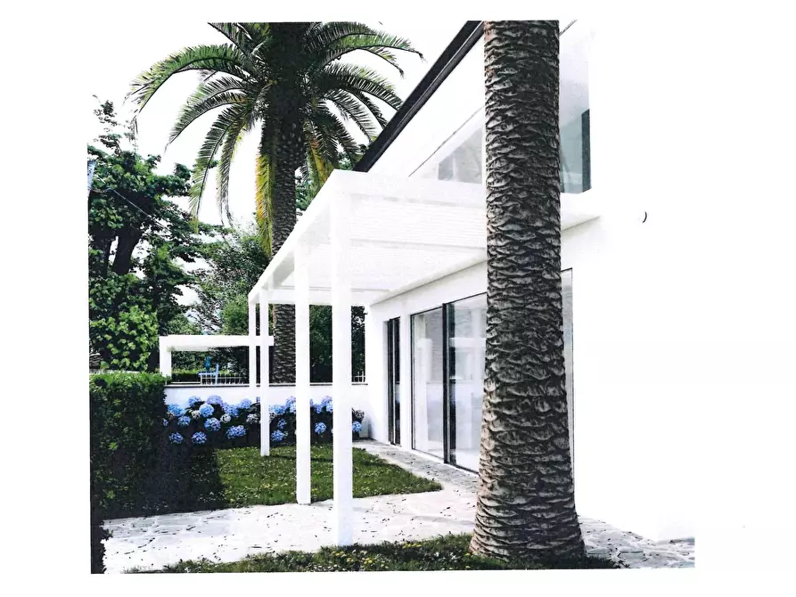 Immagine 3 di Villa in vendita  a Forte Dei Marmi