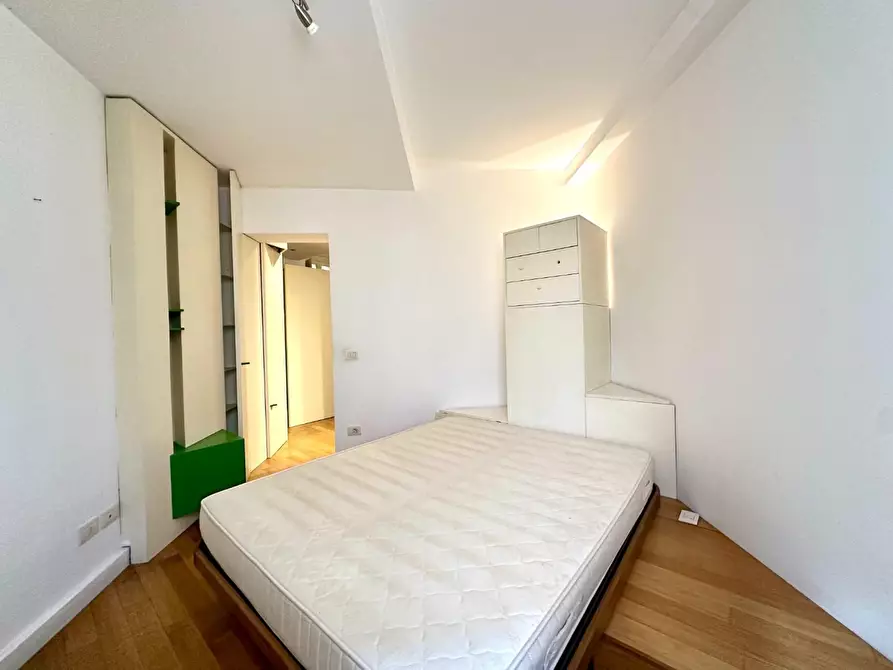 Immagine 11 di Appartamento in vendita  a Lucca