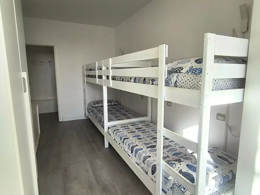 Immagine 4 di Mansarda in vendita  a Camaiore