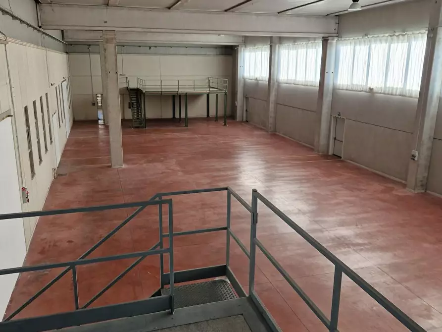 Immagine 2 di Attività artigianale in affitto  a Casciana Terme Lari