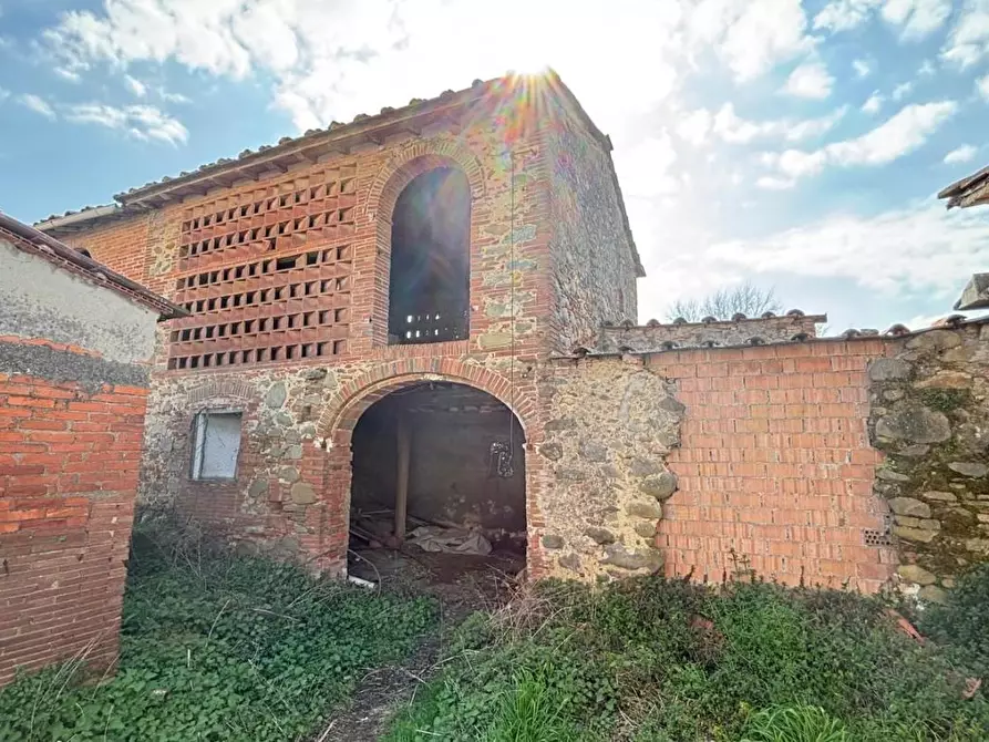 Immagine 2 di Deposito in vendita  a Porcari