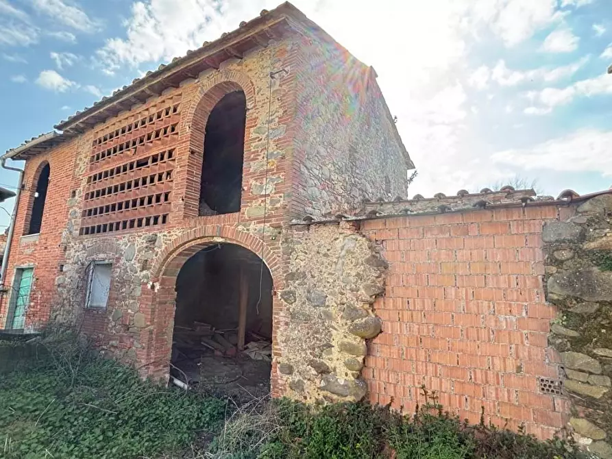 Immagine 1 di Deposito in vendita  a Porcari