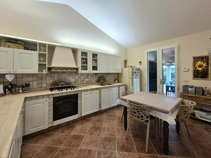 Immagine 14 di Villa in vendita  a Capannori