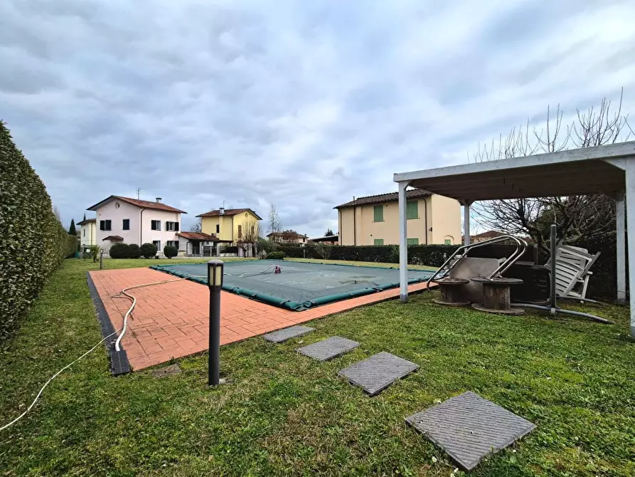 Immagine 6 di Villa in vendita  a Capannori