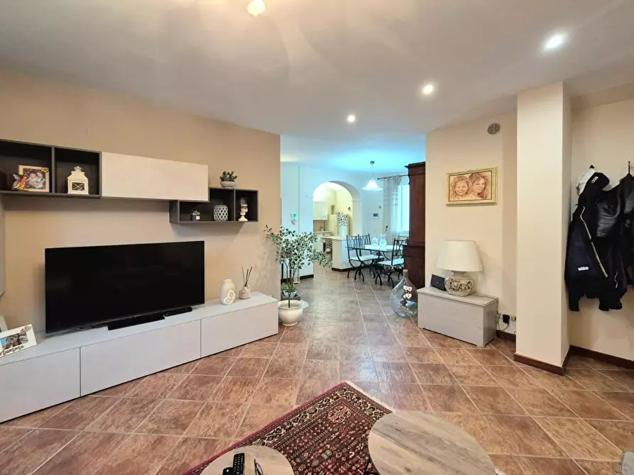 Immagine 11 di Villa in vendita  a Capannori