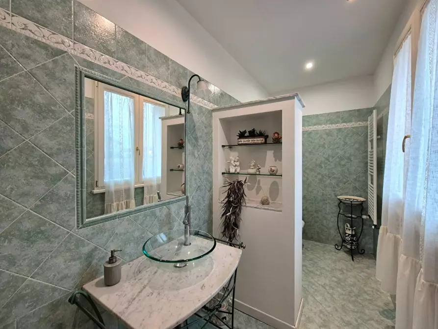 Immagine 16 di Villa in vendita  a Capannori