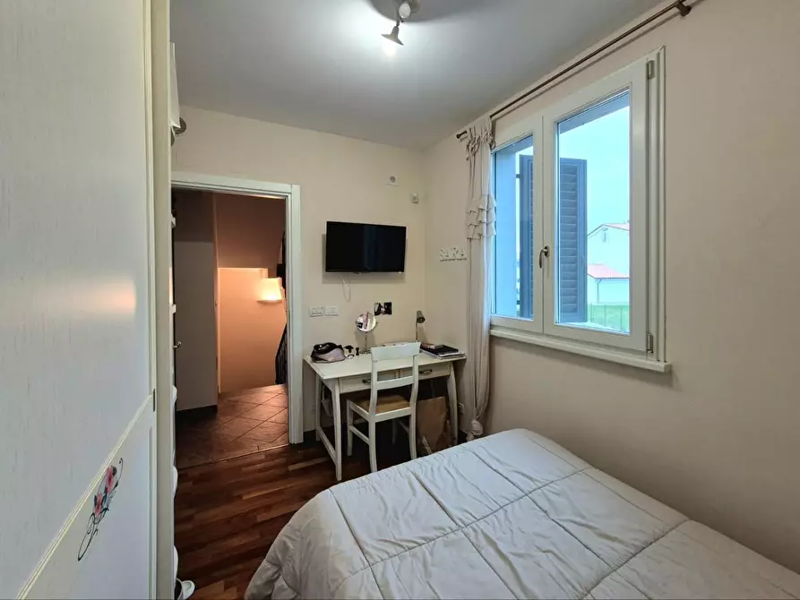 Immagine 25 di Villa in vendita  a Capannori