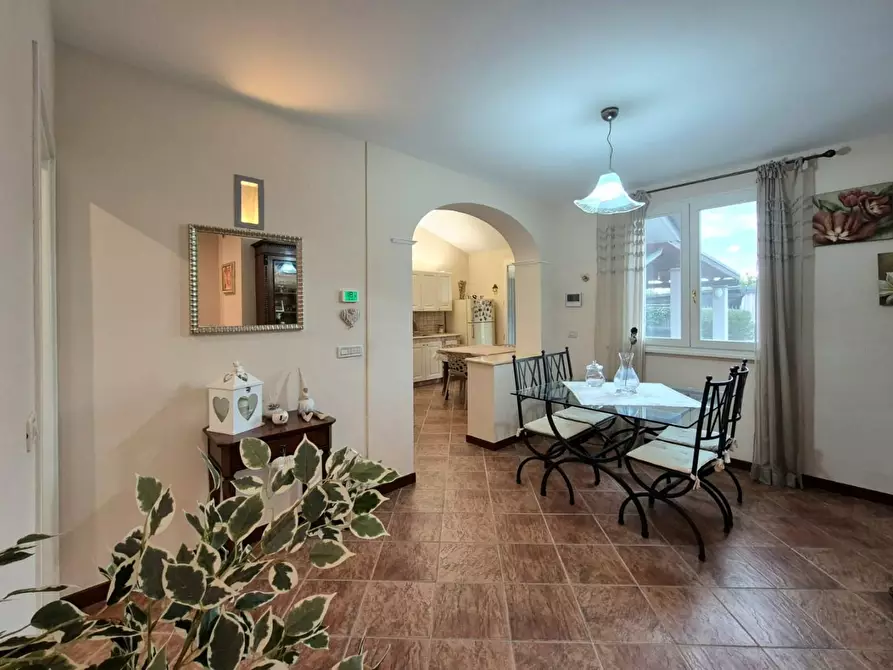 Immagine 12 di Villa in vendita  a Capannori