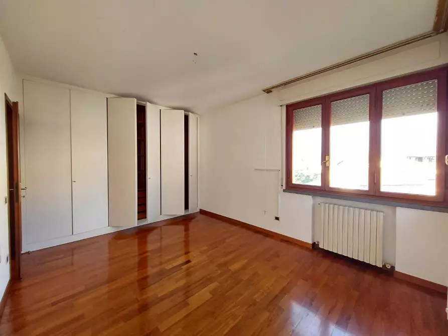 Immagine 14 di Appartamento in vendita  a Lucca