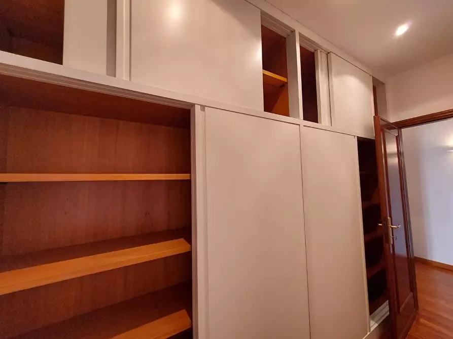 Immagine 24 di Appartamento in vendita  a Lucca