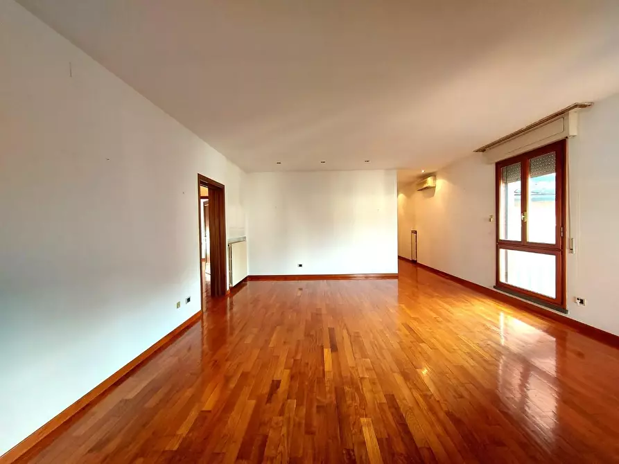 Immagine 3 di Appartamento in vendita  a Lucca