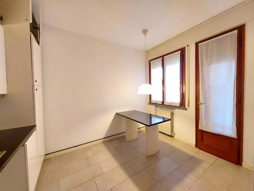 Immagine 5 di Appartamento in vendita  a Lucca