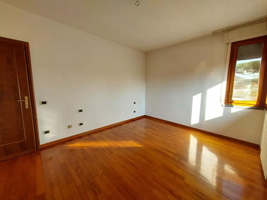 Immagine 26 di Appartamento in vendita  a Lucca