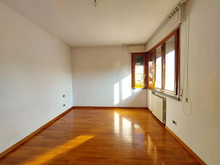 Immagine 25 di Appartamento in vendita  a Lucca