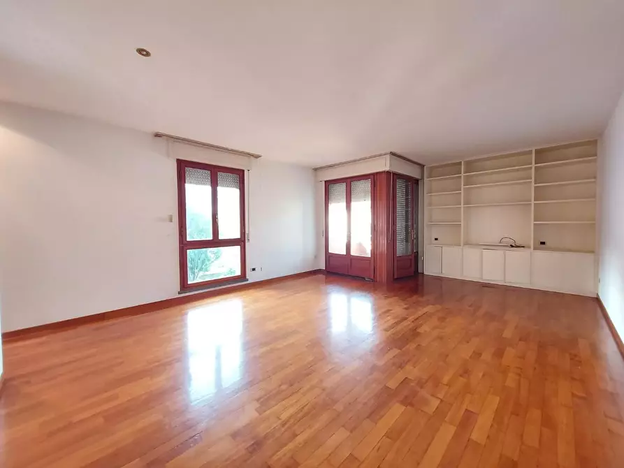 Immagine 1 di Appartamento in vendita  a Lucca