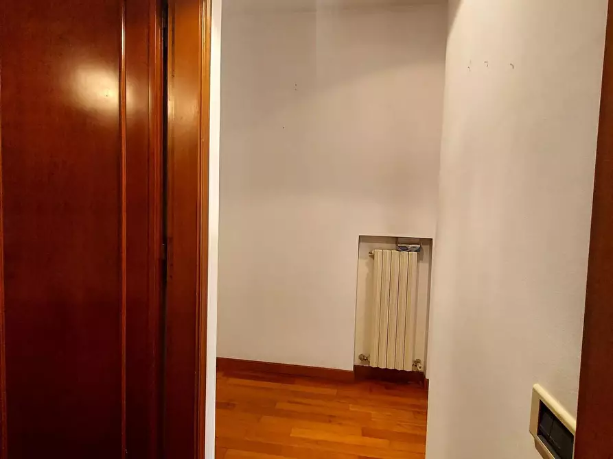 Immagine 8 di Appartamento in vendita  a Lucca