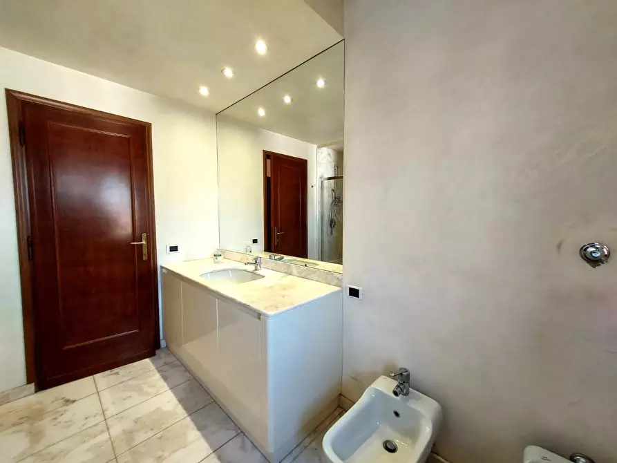 Immagine 19 di Appartamento in vendita  a Lucca