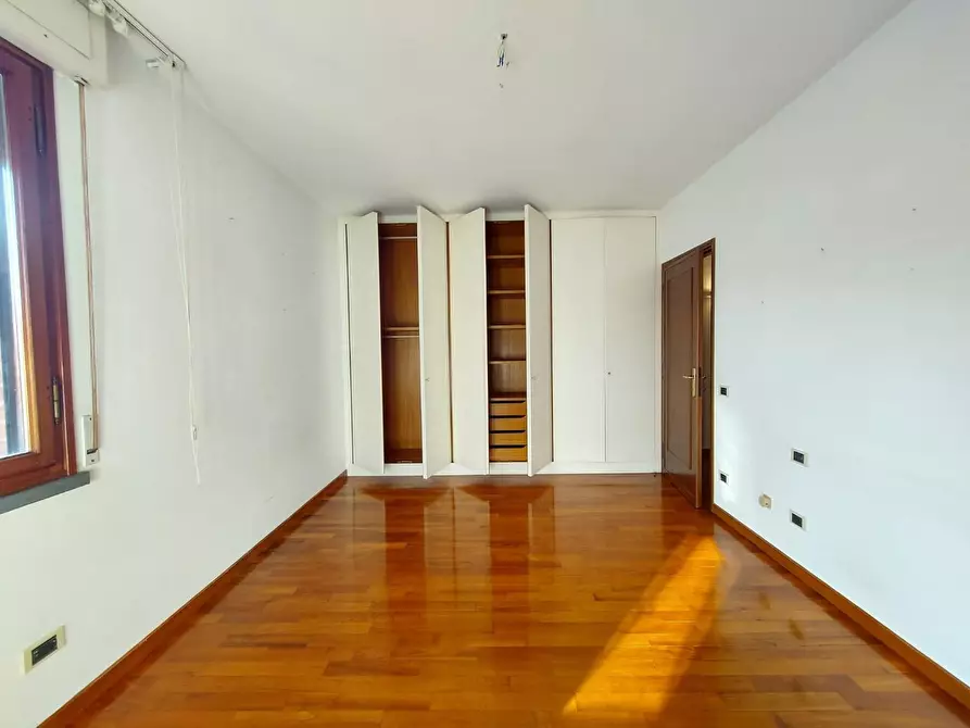 Immagine 27 di Appartamento in vendita  a Lucca