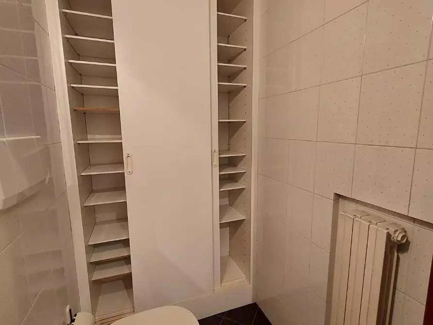 Immagine 10 di Appartamento in vendita  a Lucca