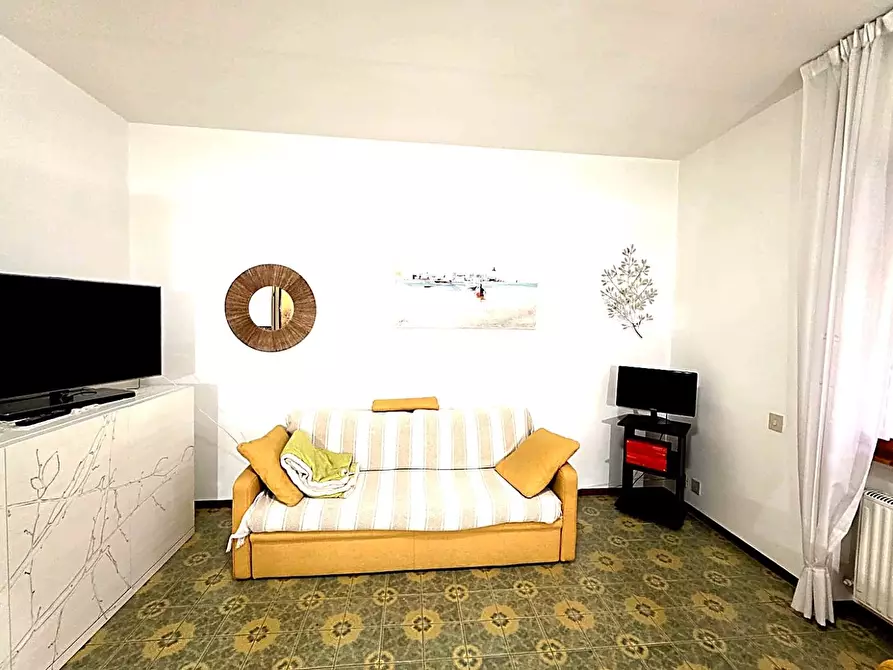 Immagine 2 di Appartamento in vendita  a Camaiore