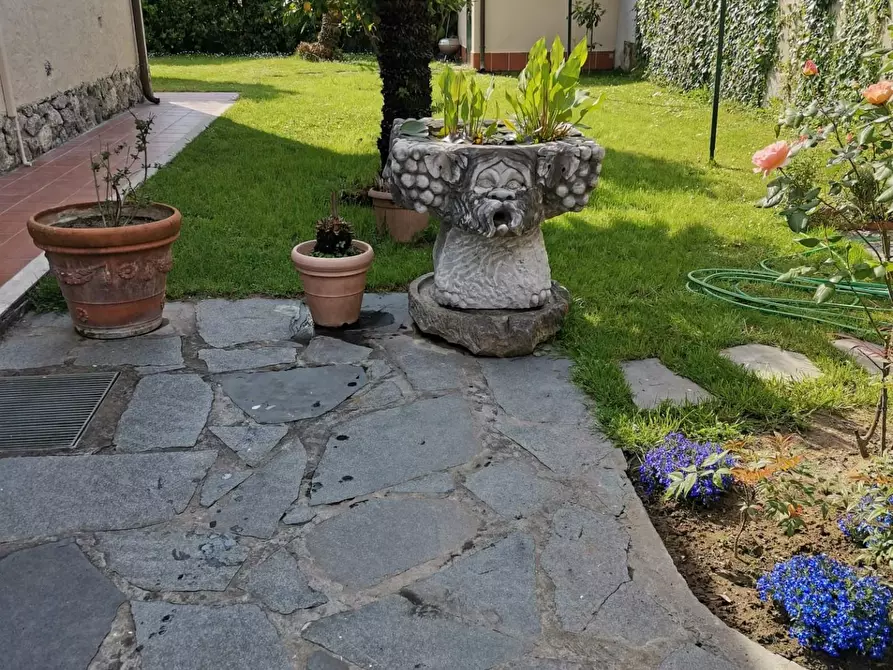 Immagine 2 di Villa in affitto  a Forte Dei Marmi