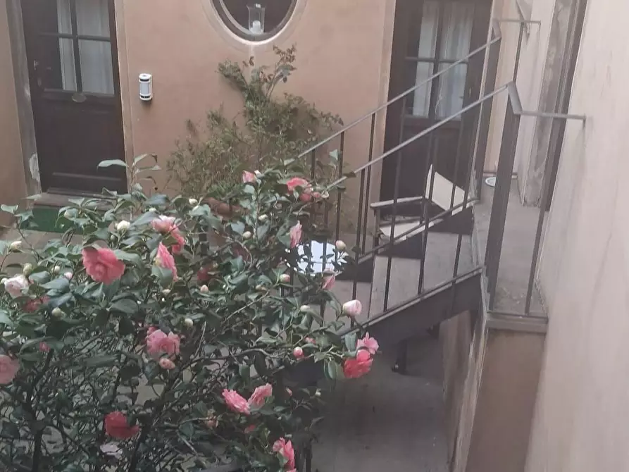 Immagine 6 di Appartamento in affitto  a Lucca