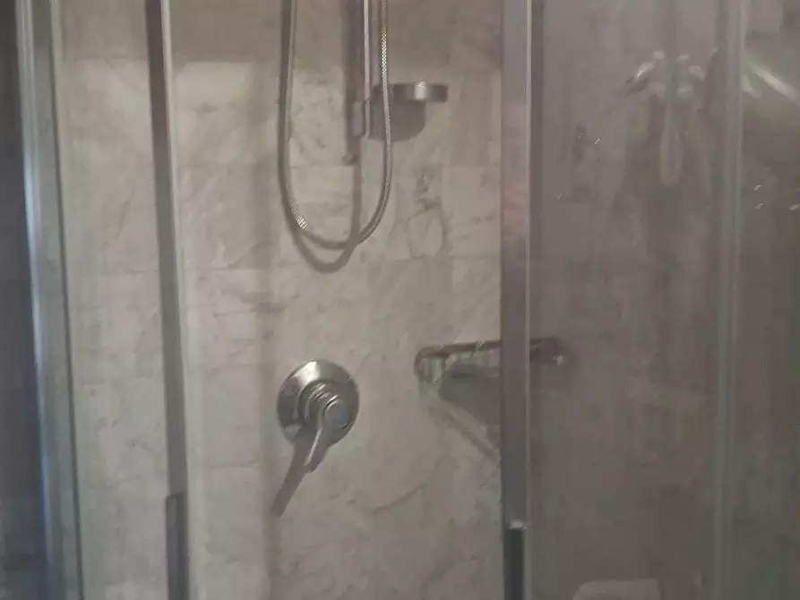 Immagine 22 di Appartamento in affitto  a Lucca