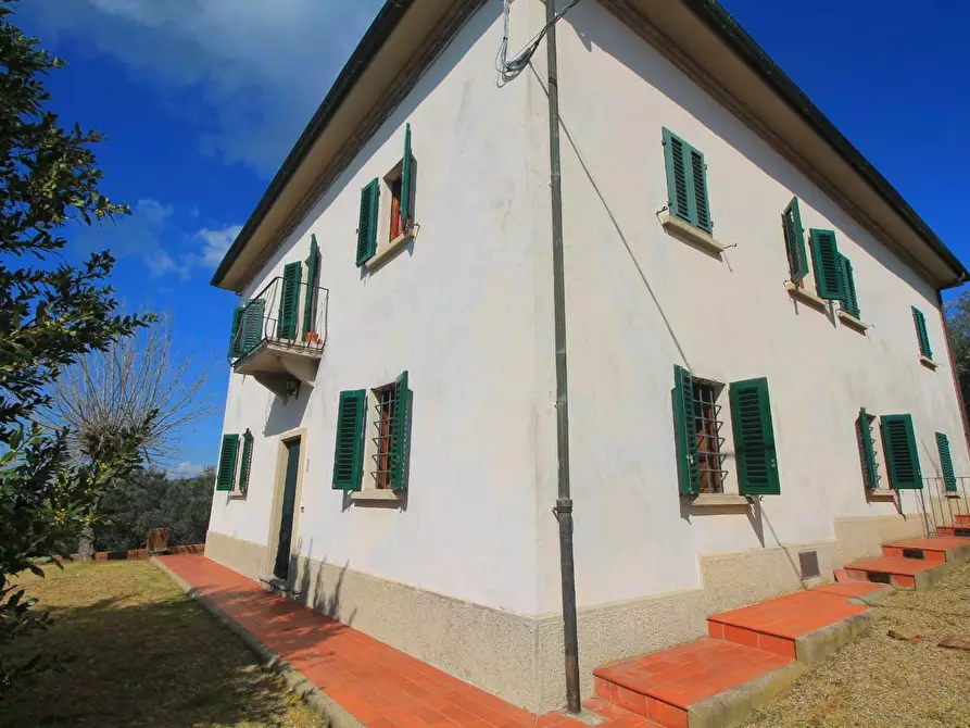 Immagine 3 di Casa colonica in vendita  a Capraia E Limite