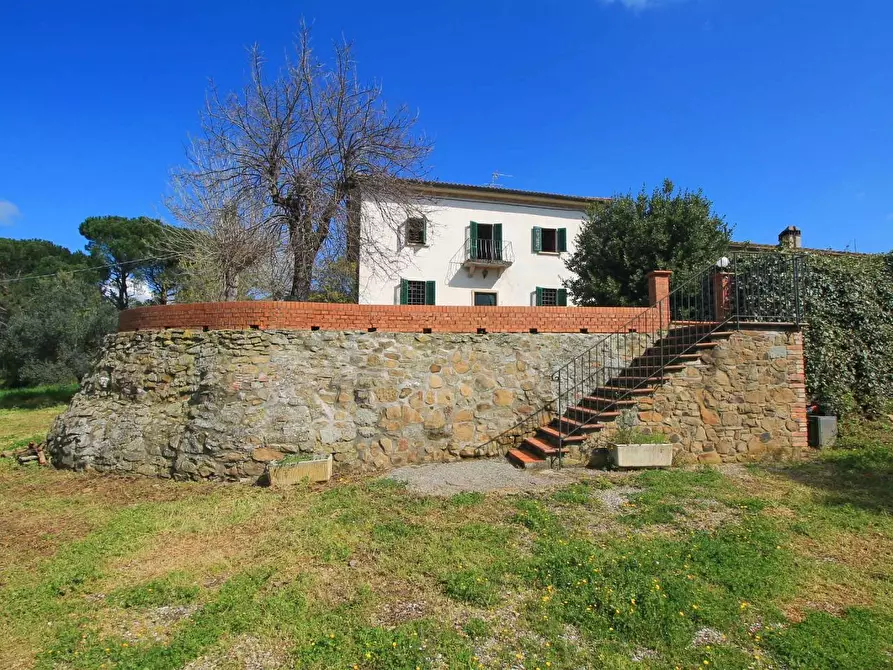 Immagine 25 di Casa colonica in vendita  a Capraia E Limite