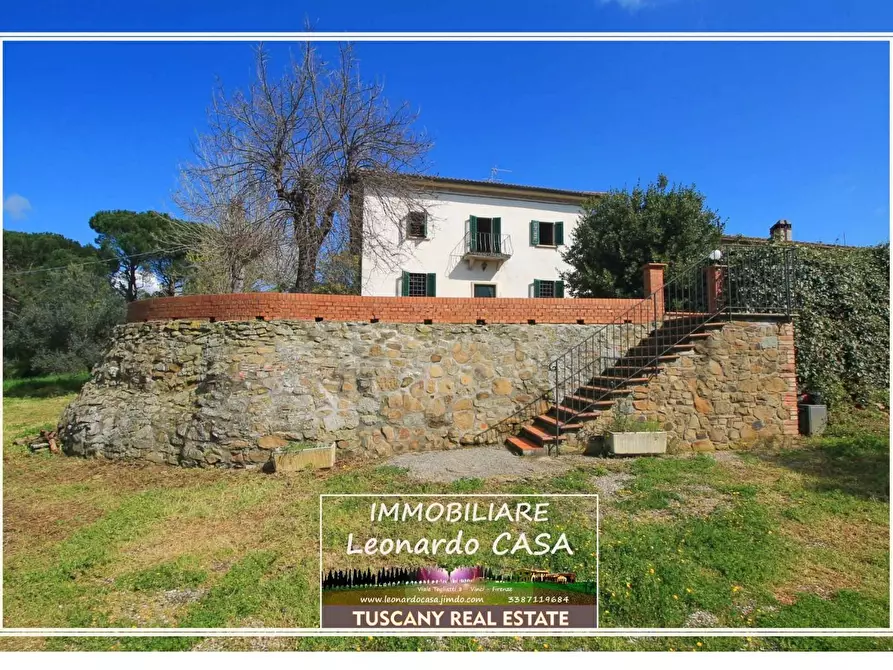 Immagine 1 di Casa colonica in vendita  a Capraia E Limite