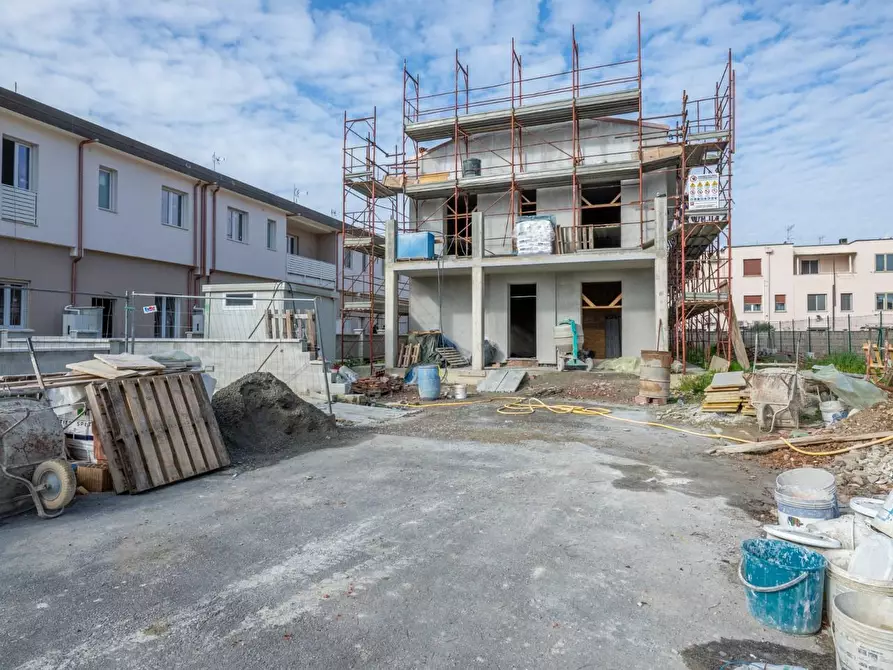 Immagine 5 di Casa bifamiliare in vendita  a Cascina