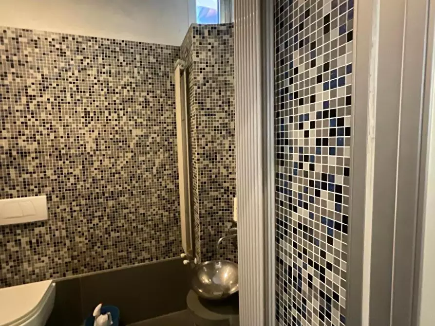 Immagine 11 di Ufficio in vendita  a Pontedera