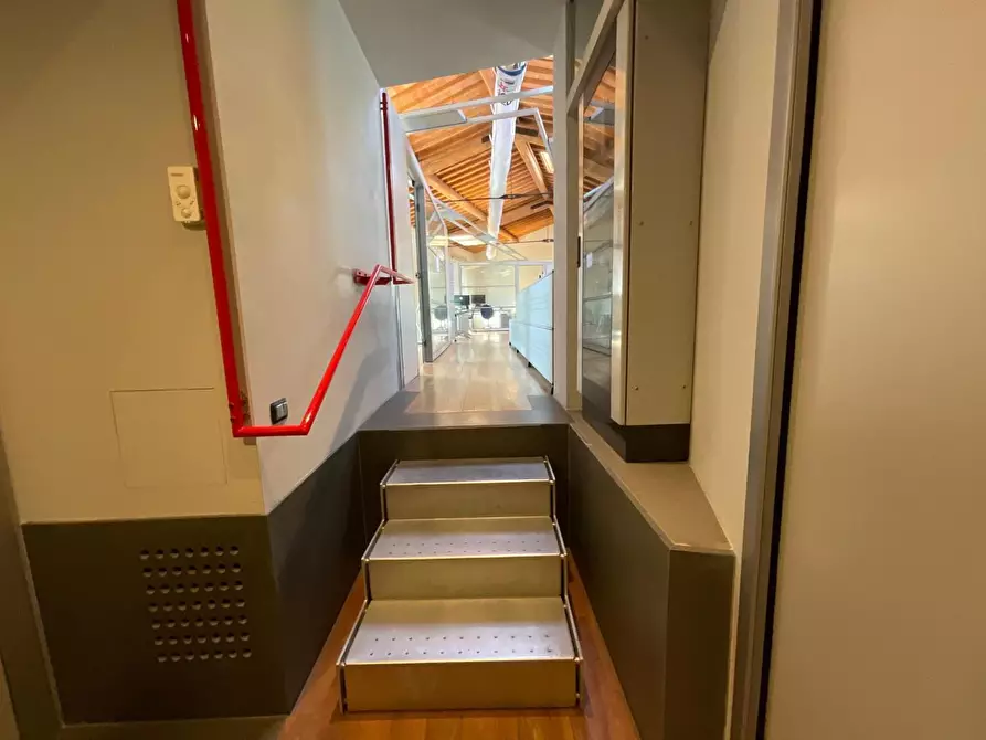 Immagine 14 di Ufficio in vendita  a Pontedera