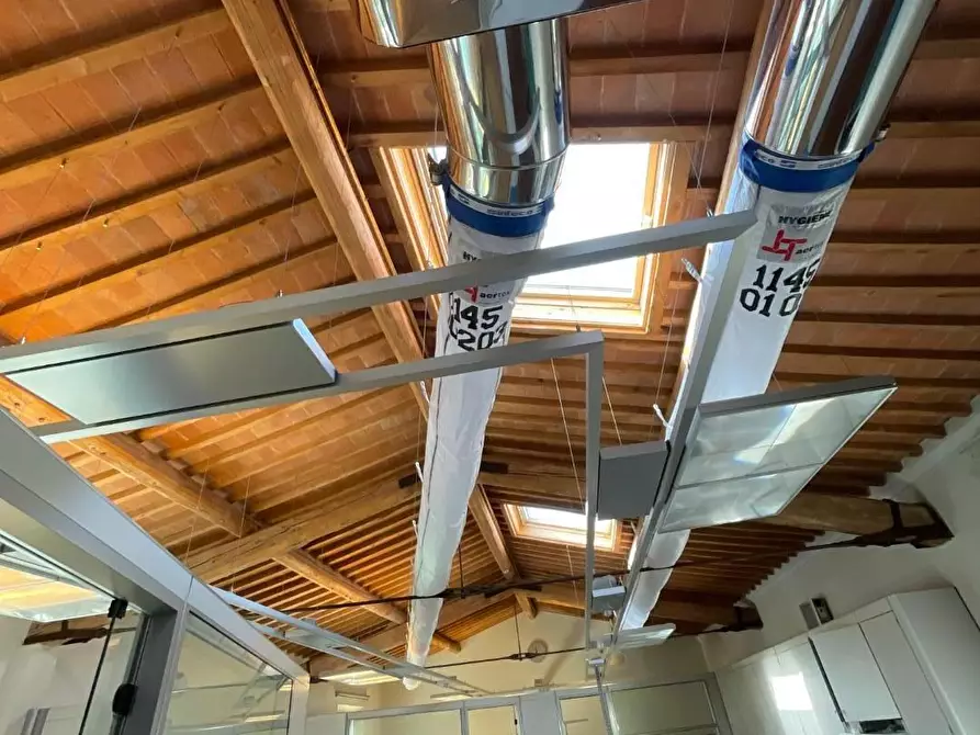 Immagine 8 di Ufficio in vendita  a Pontedera