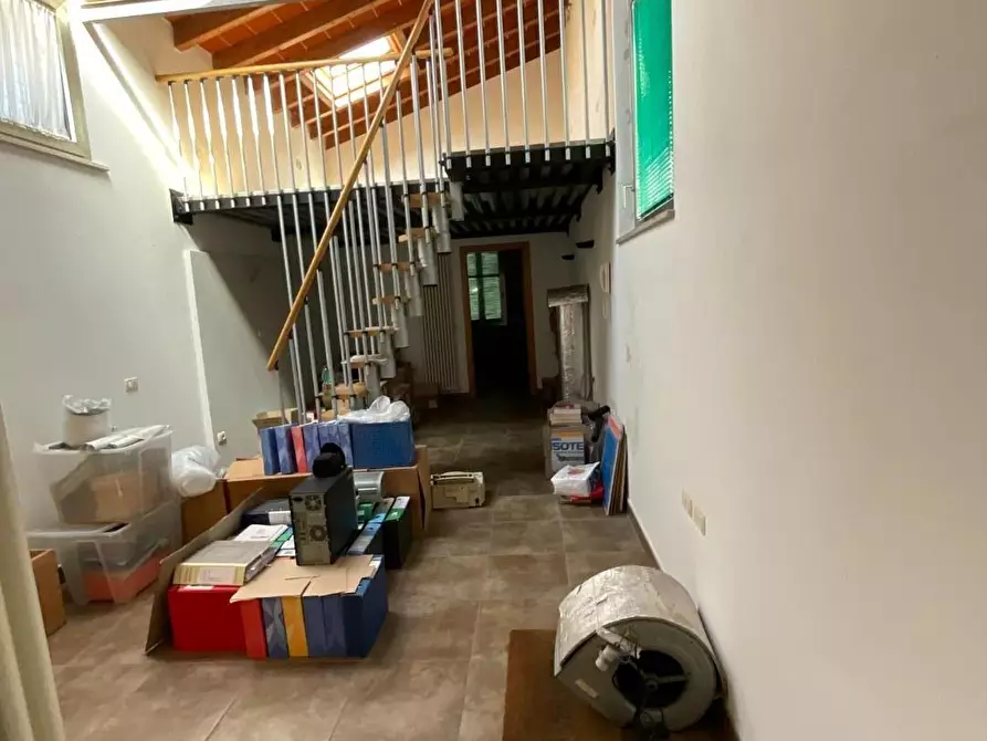 Immagine 20 di Ufficio in vendita  a Pontedera