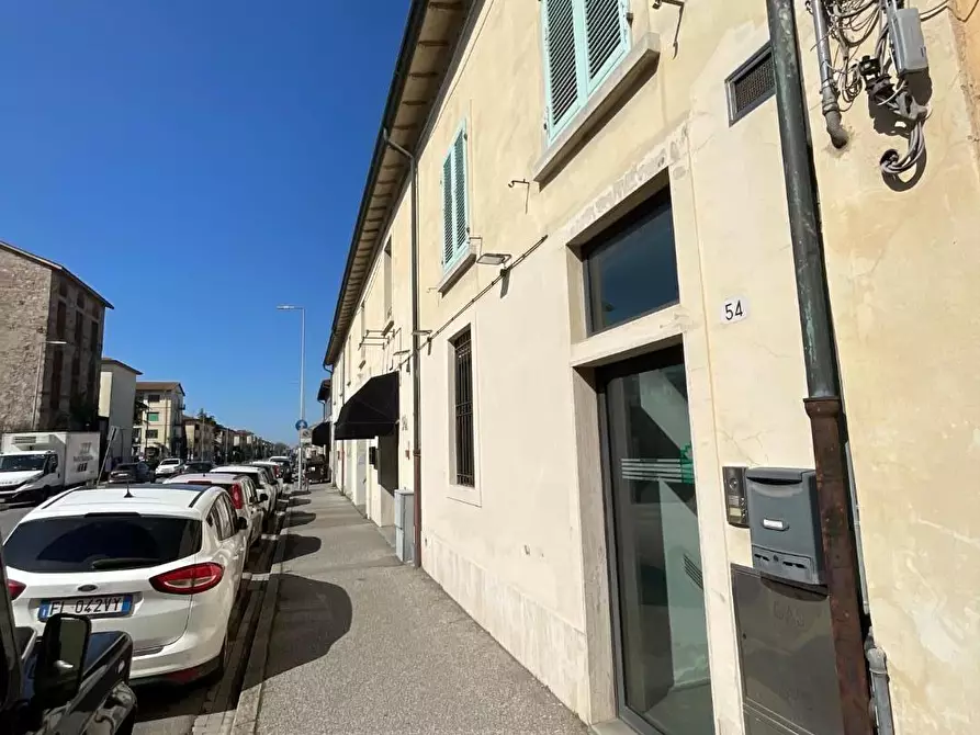 Immagine 21 di Ufficio in vendita  a Pontedera