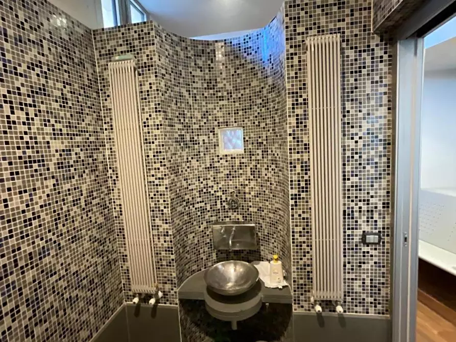 Immagine 12 di Ufficio in vendita  a Pontedera