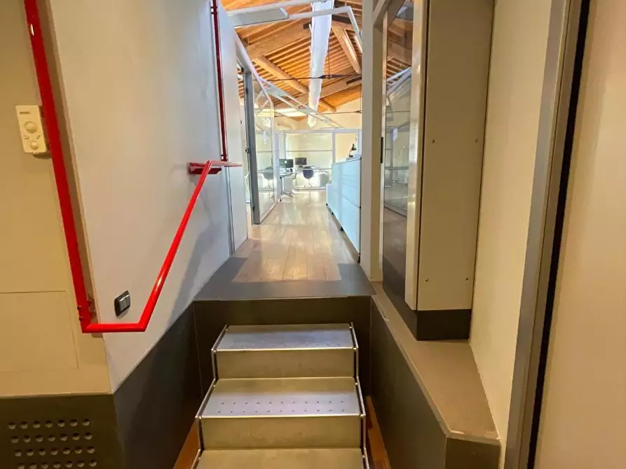 Immagine 15 di Ufficio in vendita  a Pontedera