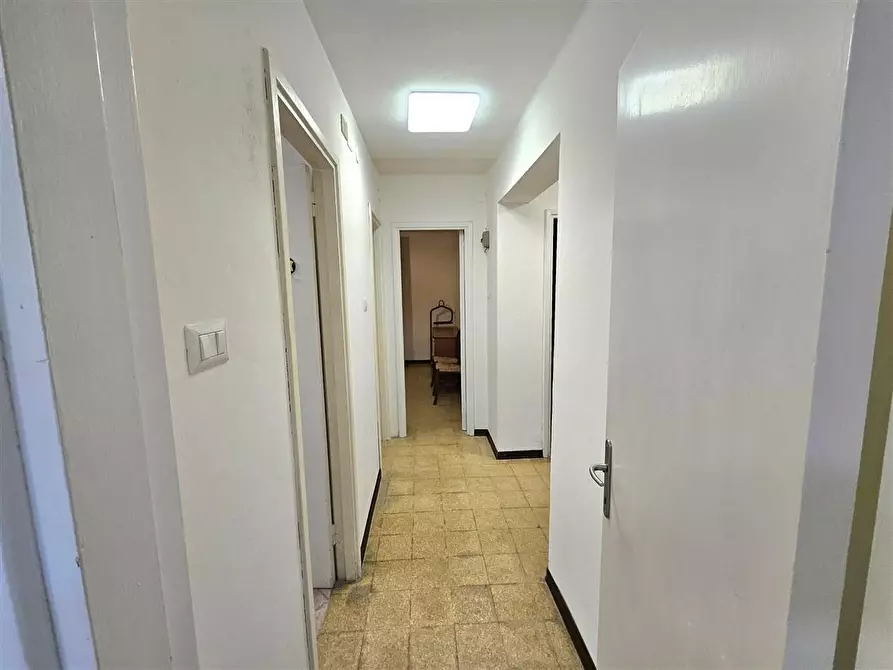 Immagine 5 di Appartamento in vendita  a Massa