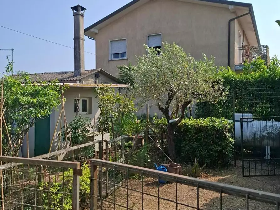 Immagine 1 di Appartamento in vendita  a Camaiore