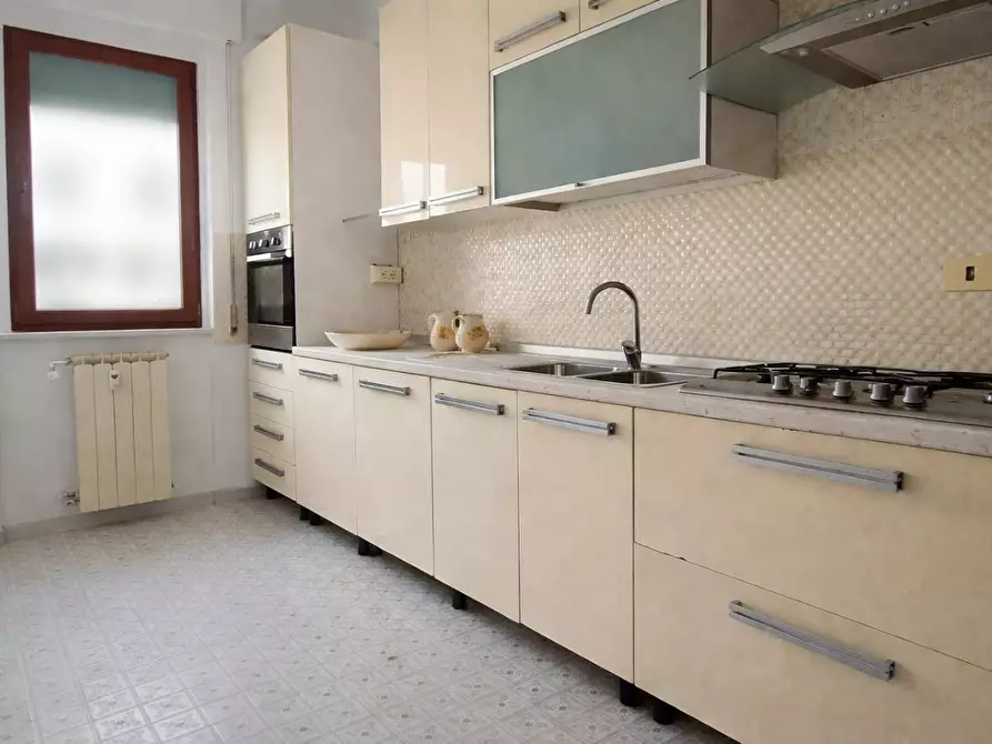 Immagine 1 di Appartamento in vendita  a Massa