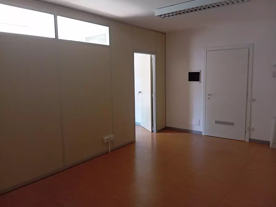 Immagine 7 di Ufficio in vendita  a Poggibonsi