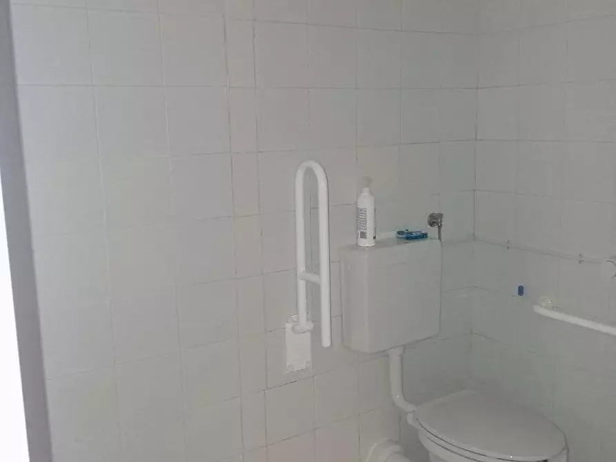 Immagine 9 di Ufficio in vendita  a Poggibonsi